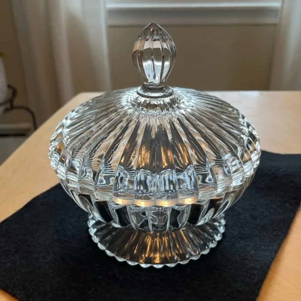 Vintage Jeannette Clear Glass Candy Dish with Lid. National Crystal Pattern.